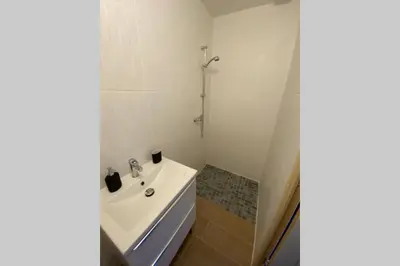 Salle de bains dans l'établissement Maison avec jardin - 200m de la mer dans la vieille ville