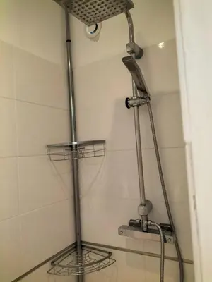 Salle de bains dans l'établissement Studio charmant à Vierville-sur-Mer - 30m² avec jardin