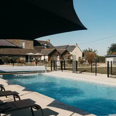 Hôtel Le Chatellier - Piscine chauffée d'avril à octobre