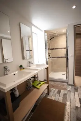 Salle de bains dans l'établissement Charmante petite maison de la côte Normande
