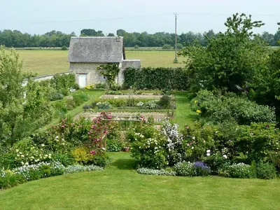 Jardin de l'établissement Roulage Ferme 18ème Normandie Plage
