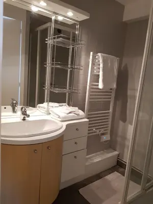 Salle de bains dans l'établissement Le P'tit gousset, à 100 m de la mer