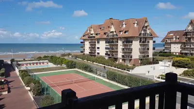 Vue générale sur la mer ou vue sur la mer prise depuis l'appartement