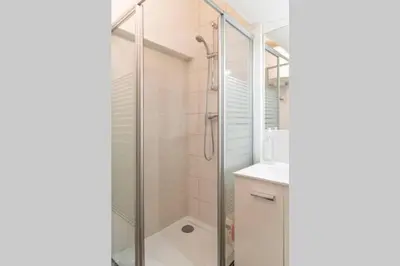 Salle de bains dans l'établissement Appartement 2 personnes, Place St Sauveur à 2min