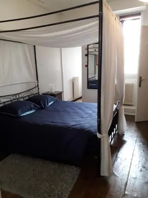 Un ou plusieurs lits dans un hébergement de l'établissement Appartement la haute ville Granville