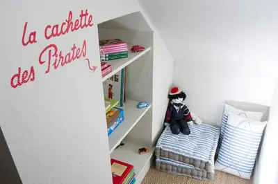 Bibliothèque dans l'appartement