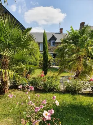 Jardin de l'établissement La Bastide du Moulin - Mont St Michel