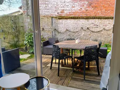 Balcon ou terrasse dans l'établissement Maison avec jardin, calme et ensoleillée à 2 minutes du centre-ville