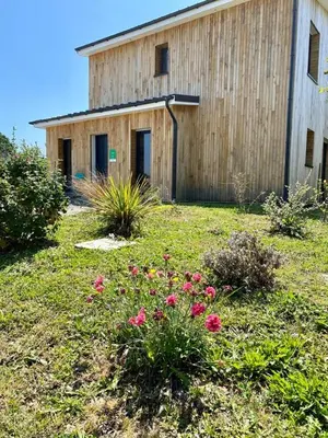 Jardin de l'établissement Camping La Baie du Mont Saint Michel
