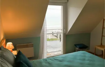 Un ou plusieurs lits dans un hébergement de l'établissement 2 Bedroom Cozy Home In Jullouville