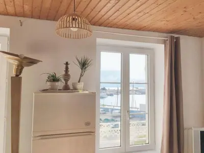 Cuisine ou kitchenette dans l'établissement Appartement charmant avec vue sur la mer à Granville - 55 m²