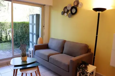Coin salon dans l'établissement Appartement Cabourg près de la plage