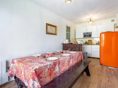 Cuisine ou kitchenette dans l'établissement Holiday Home Sunny Lodge by Interhome