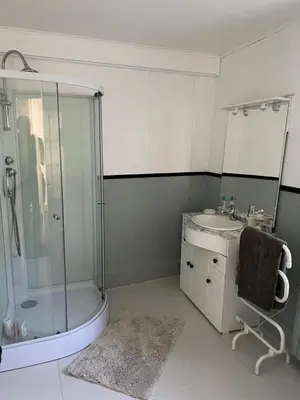Salle de bains dans l'établissement Les Prairies de Cottun - Meadows