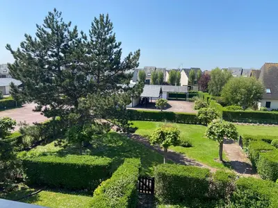 Jardin de l'établissement Escapade à Cabourg, 300M plage, calme et chaleureux