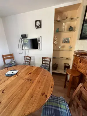 Télévision ou salle de divertissement dans l'établissement De la campagne au Mont-Saint-Michel