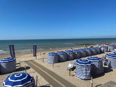 Vue générale sur la mer ou vue sur la mer prise depuis l'appartement