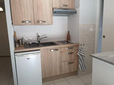 Cuisine ou kitchenette dans l'établissement Cabourg plage à 200m plage