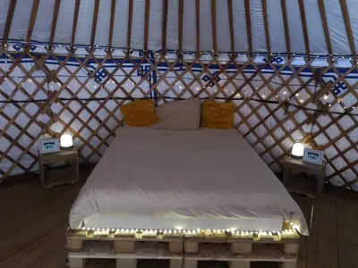 Un ou plusieurs lits dans un hébergement de l'établissement Yourte Mont-Saint-Michel