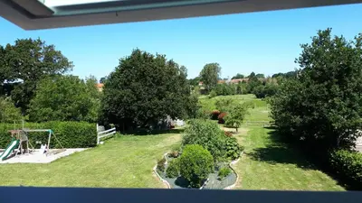 Jardin de l'établissement Gîte LES CHANTS DU CREPUSCULE