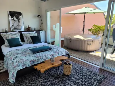 Un ou plusieurs lits dans un hébergement de l'établissement La terrasse, jacuzzi et vue mer Plage à 200m
