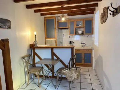 Cuisine ou kitchenette dans l'établissement Charmante maison de pêcheur 50 m de la plage et du Port
