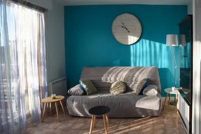 Coin salon dans l'établissement Joli appartement F3 - 50m de la mer