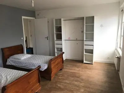 Un ou plusieurs lits dans un hébergement de l'établissement Gîte Manava - grande maison avec jardin en centre ville