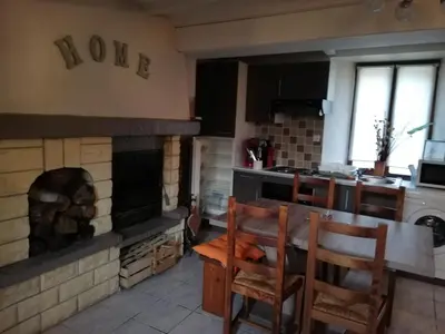 Coin salon dans l'établissement LE GITE DE LA MAISON ROUGE
