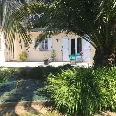 Côté jardin des Charmilles