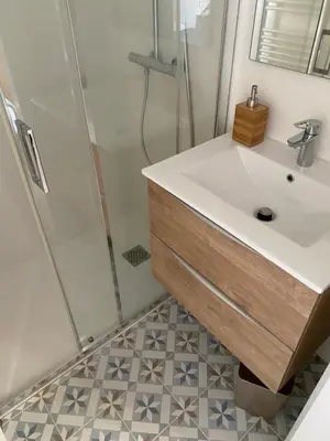 Salle de bains dans l'établissement Villa st Louis 2