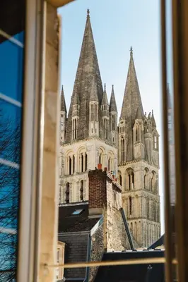 Plan de l'établissement La Casa Bella — Parking privé & vue sur l'abbaye