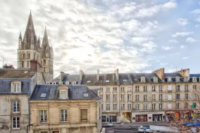 Vue générale sur Caen ou vue de la ville depuis l'appartement