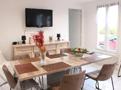 Télévision ou salle de divertissement dans l'établissement Maison de vacance
