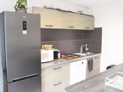 Cuisine ou kitchenette dans l'établissement Maison de vacance