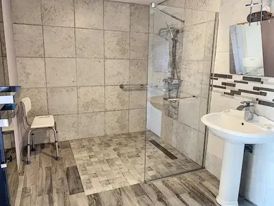 Salle de bains dans l'établissement La Cricque