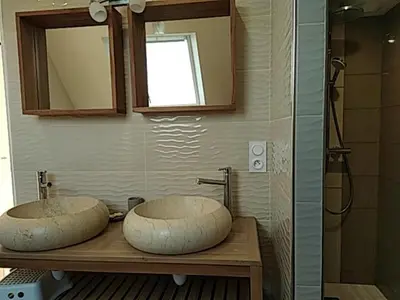 Salle de bains dans l'établissement Le domaine des Ecureuils