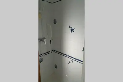 Salle de bains dans l'établissement Maison de pêcheur