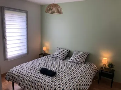 Un ou plusieurs lits dans un hébergement de l'établissement La Cancalaise - Bel appartement T4 tout confort - proche de la plage - Cancale