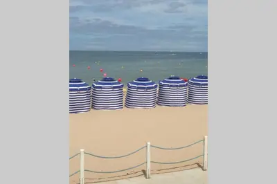 Vue générale sur la mer ou vue sur la mer prise depuis l'appartement
