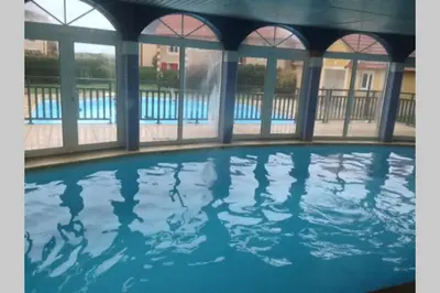 Piscine de l'établissement VILLA CATHY DUPLEX PLEIN SUD VUE PORT avec PISCINE INTERIEURE CHAUFFÉE ou située à proximité