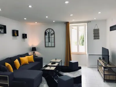 Télévision ou salle de divertissement dans l'établissement Gîte avec jardin à 1,5 km des plages du débarquement