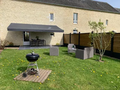 Jardin de l'établissement Gîte avec jardin à 1,5 km des plages du débarquement