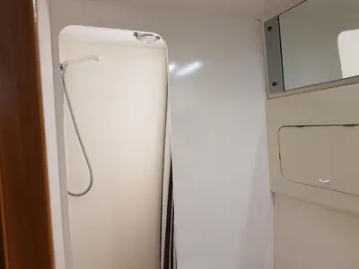 Salle de bains dans l'établissement BOAT APPART TITANIC Cherbourg motor yacht à quai ROSE STAR