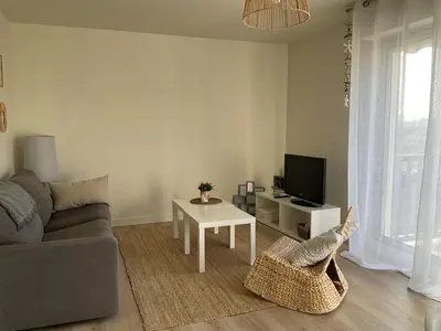 Télévision ou salle de divertissement dans l'établissement Hyper Centre - 2 PIÈCES tout confort - Terrasse - ascenseur -