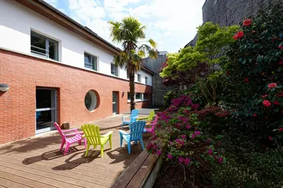 Jardin de l'établissement Auberge de Jeunesse HI Cherbourg