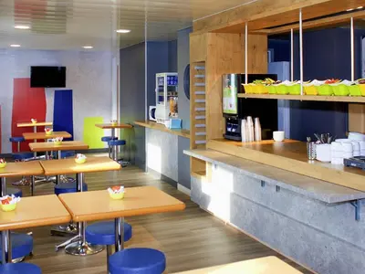 Restaurant ou autre lieu de restauration dans l'établissement ibis budget Flers Grands Champs