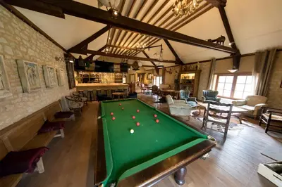 Billard dans l'établissement Domaine Utah Beach - Le Grand Hard