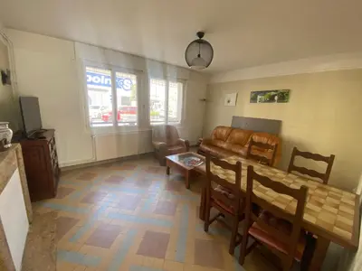 Télévision ou salle de divertissement dans l'établissement gîte iaorana - maison en centre ville