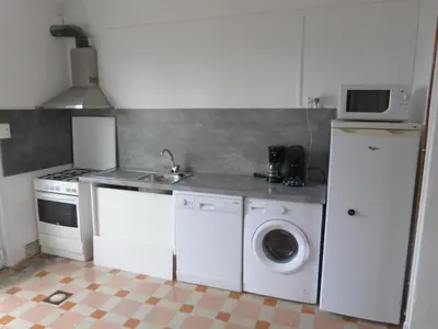 Cuisine ou kitchenette dans l'établissement gîte iaorana - maison en centre ville